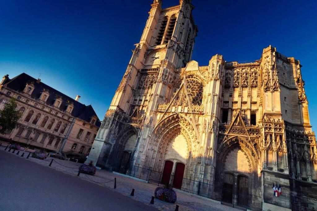 Colibri Studio Coeur De Ville Mon Groom Troyes Bagian luar foto